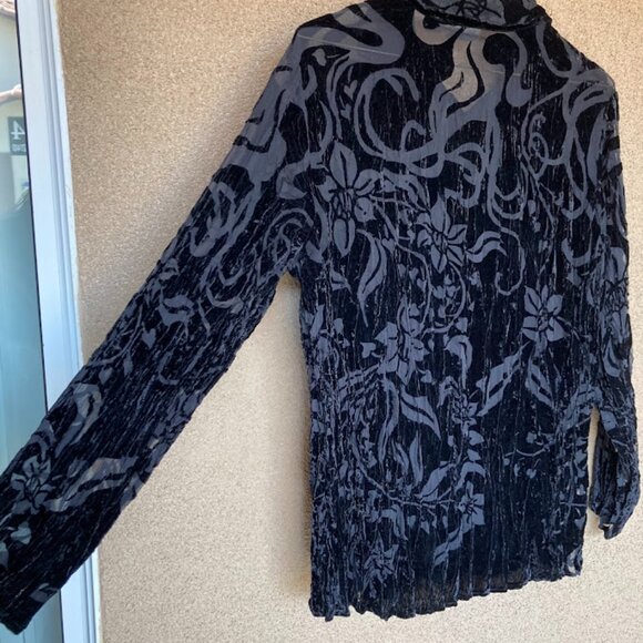 CHICOS | Black Floral Burnout Velvet Crinkle Button Down 3/4 Sleeve Blouse Top - Picture 9 of 15